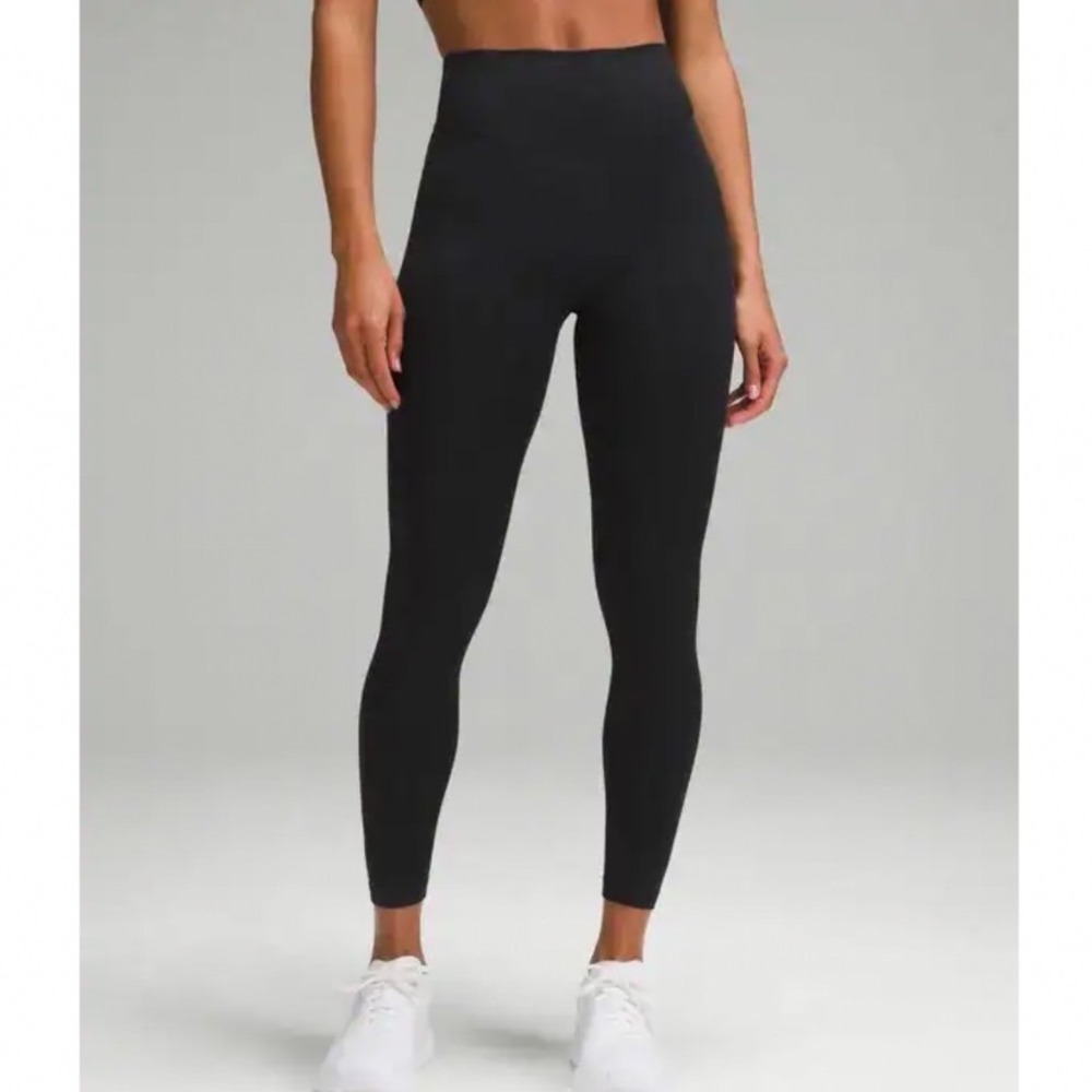 Lululemon Breezethrough High-Rise Tight In Black Size 8